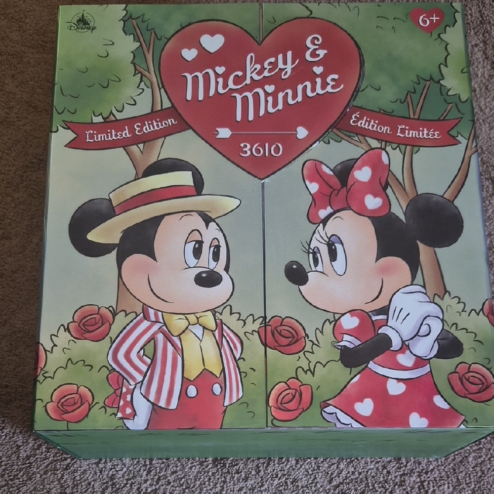 Disney Mickey & Minnie Heart Art Box - Red, Green